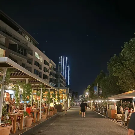 Panorama In Downtown Area With Free Parking And Castle View * Bratysława