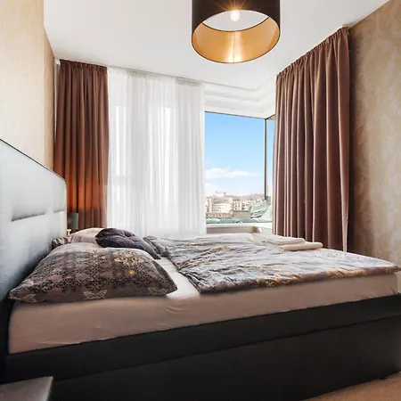 Panorama In Downtown Area With Free Parking And Castle View * Bratislava