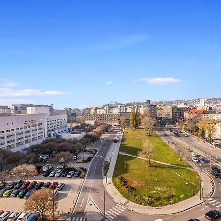 Panorama In Downtown Area With Free Parking And Castle View Apartment Bratislava