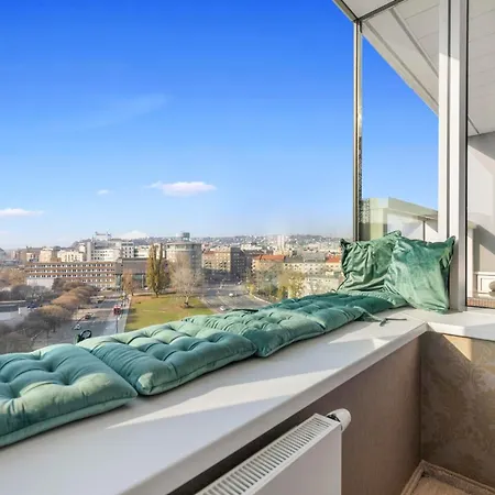 Panorama In Downtown Area With Free Parking And Castle View Daire