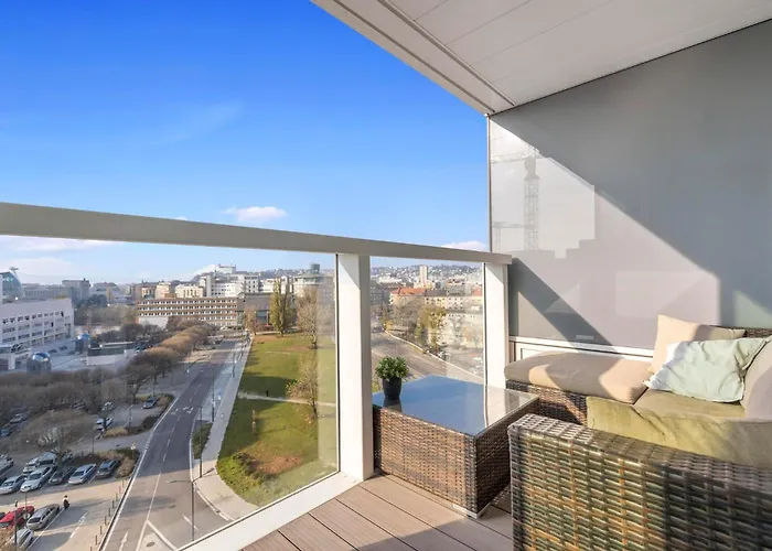 Panorama In Downtown Area With Free Parking And Castle View شقة *